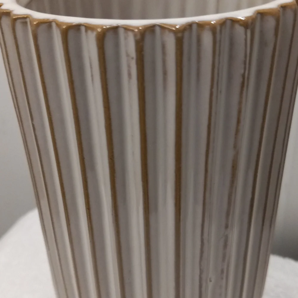 Cream Textured Vase 8